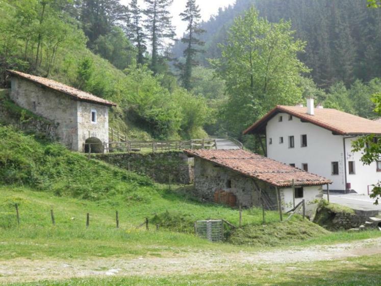 De Lastur Deba